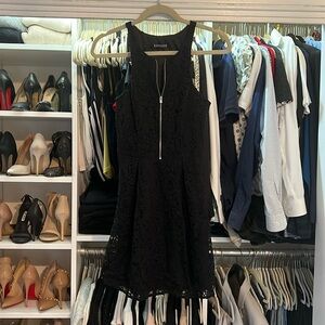 Express lace dress with side pockets